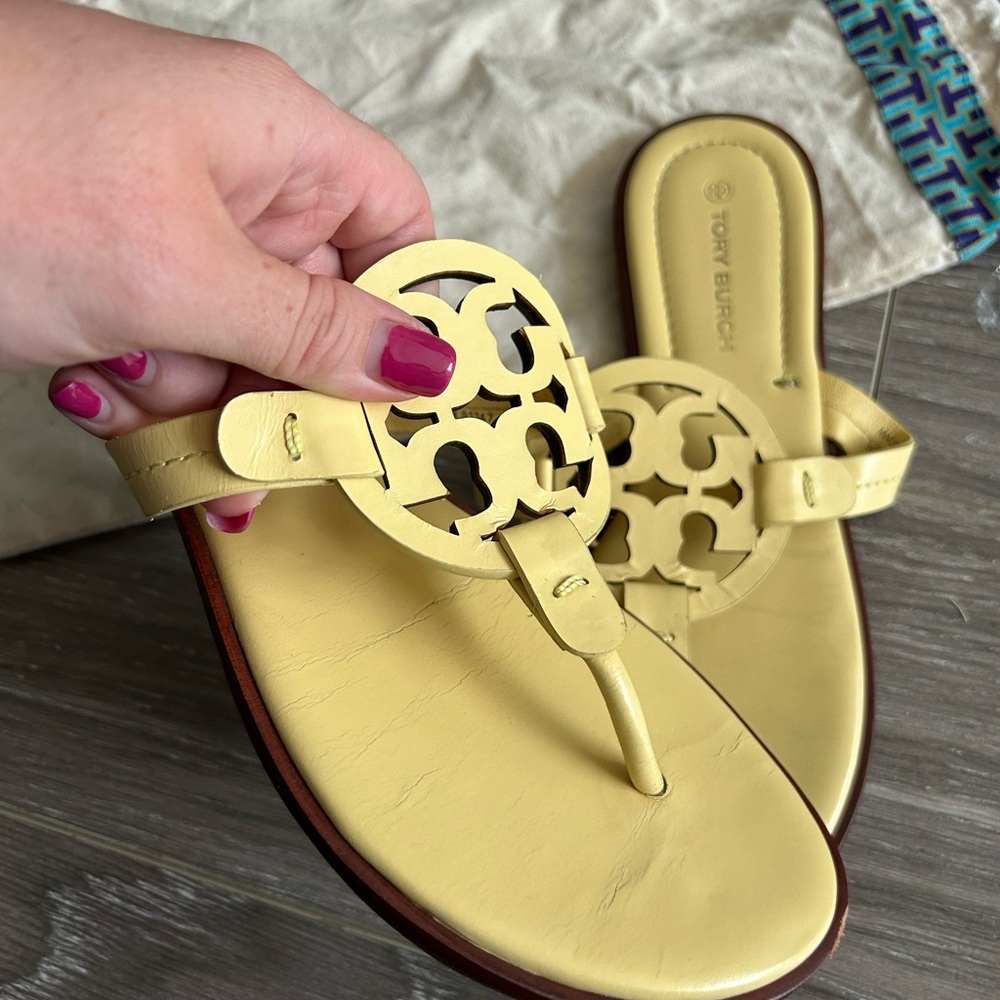 Tory Burch Miller Welt Sandals Banana Yellow Leather Size 7 - Picture 2 of 8